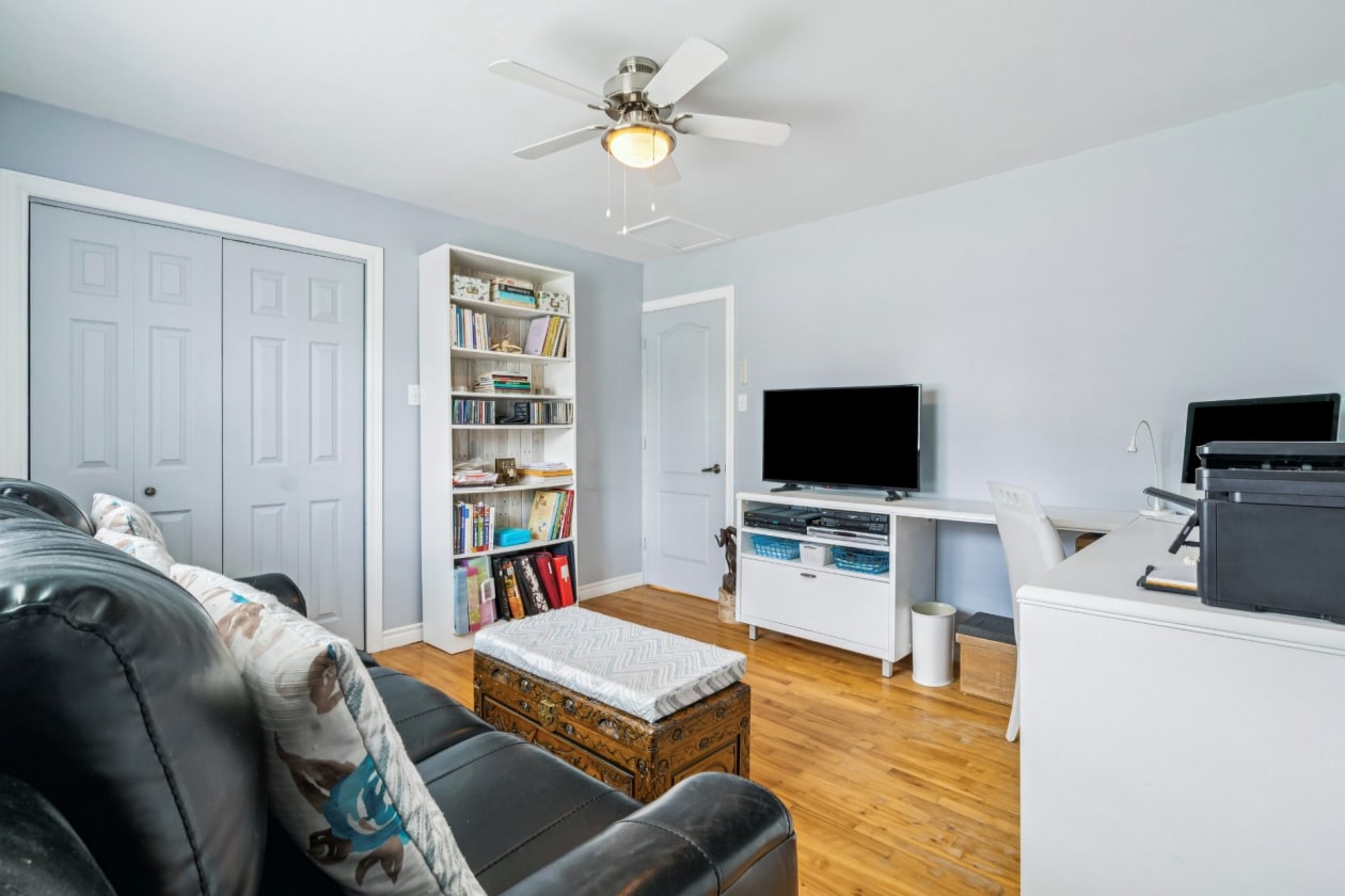 Salon — 7379, 19e Avenue, Laval (Laval-Ouest), H7R3E5, Laval (Laval-Ouest)