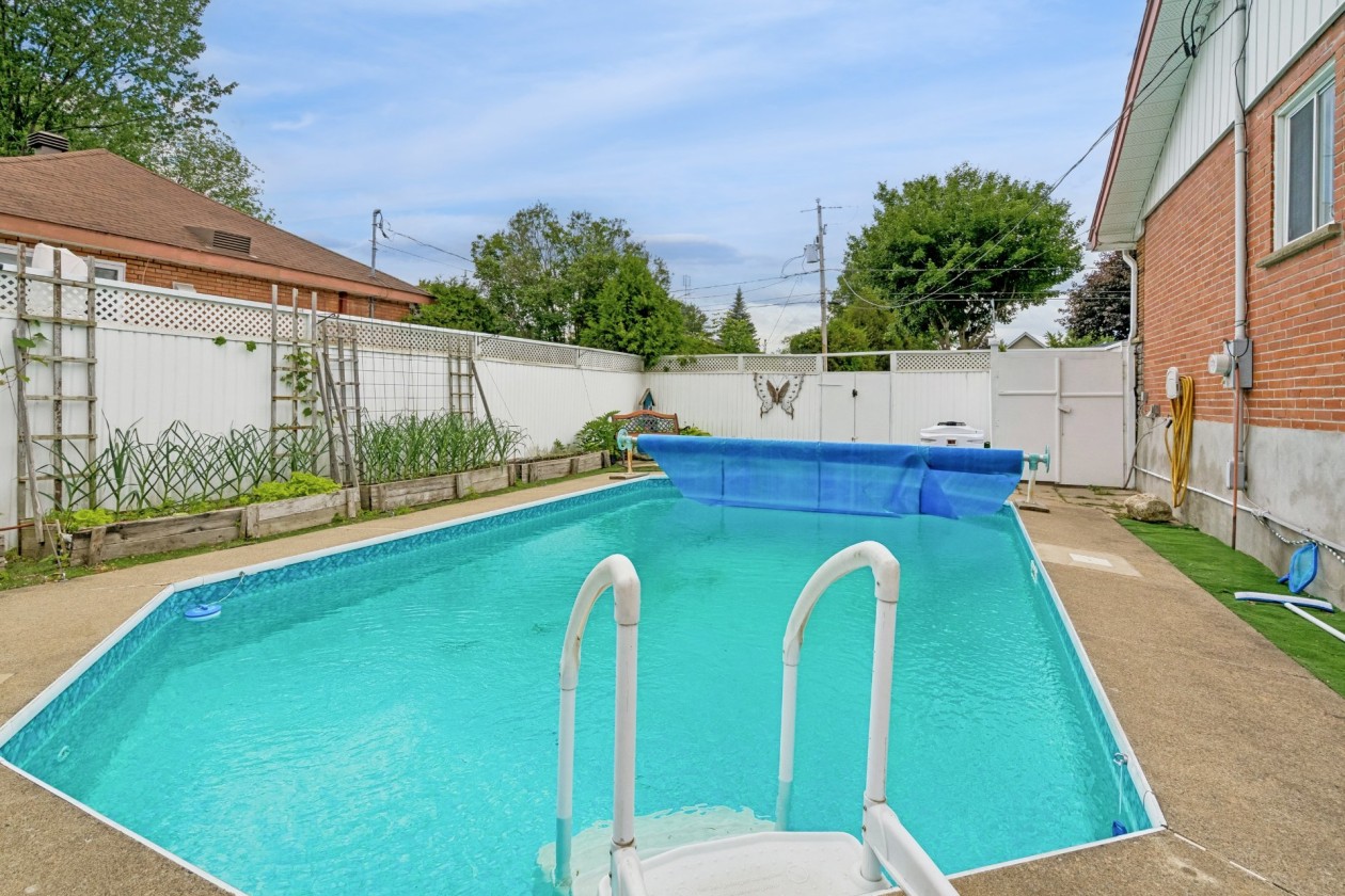 Piscine — 7379, 19e Avenue, Laval (Laval-Ouest), H7R3E5, Laval (Laval-Ouest)