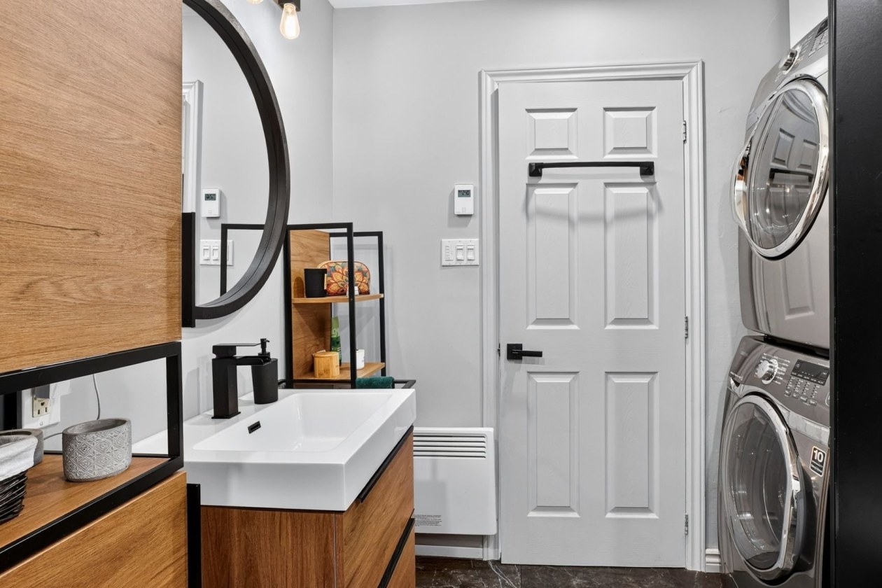 Salle de bains — 4452, Rue D'Iberville, Montréal (Le Plateau-Mont-Royal), H2H2L8, Montréal (Le Plateau-Mont-Royal)