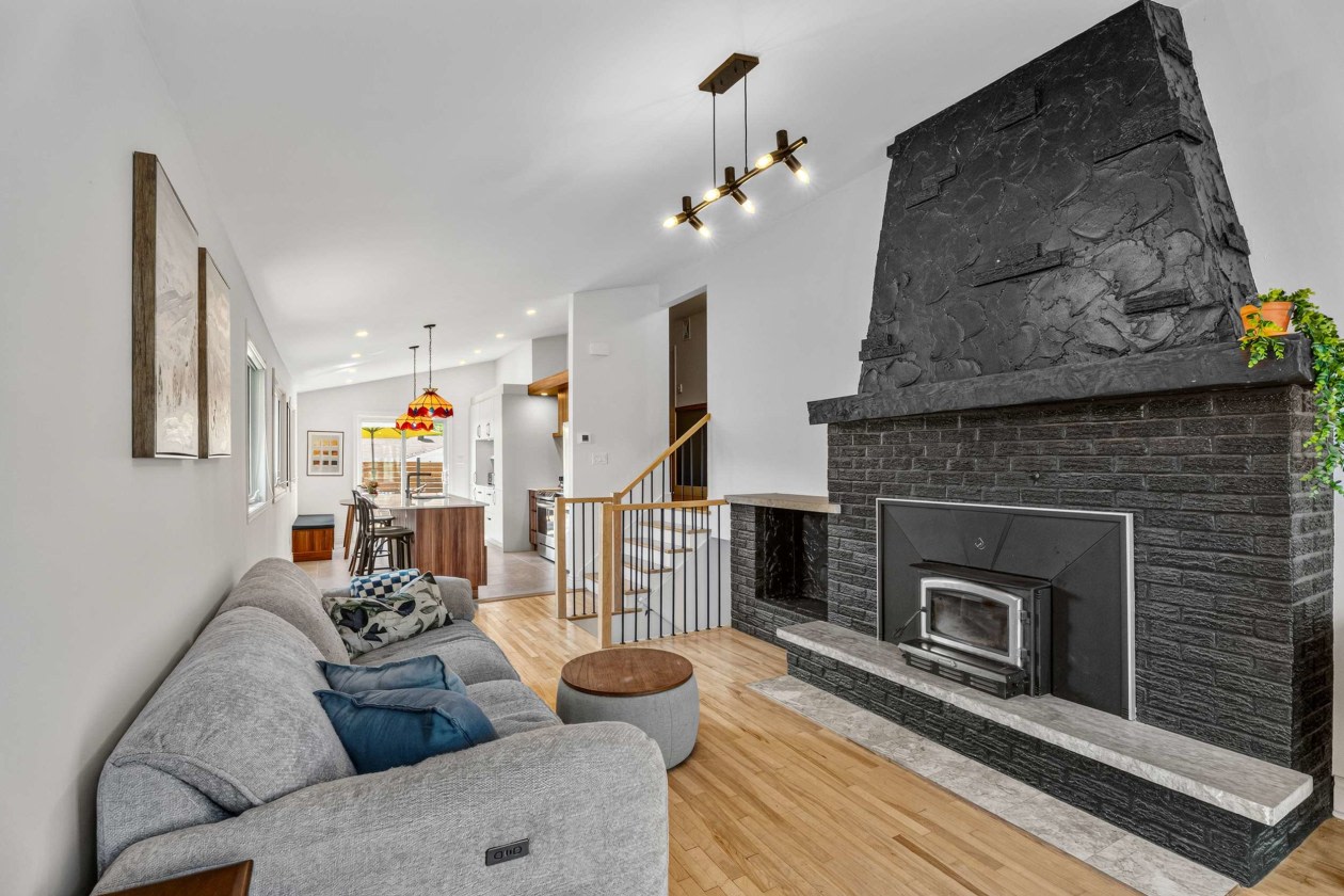 Salon — 49 Rue l'Auberivière, Laval, H7L 1B6, Laval