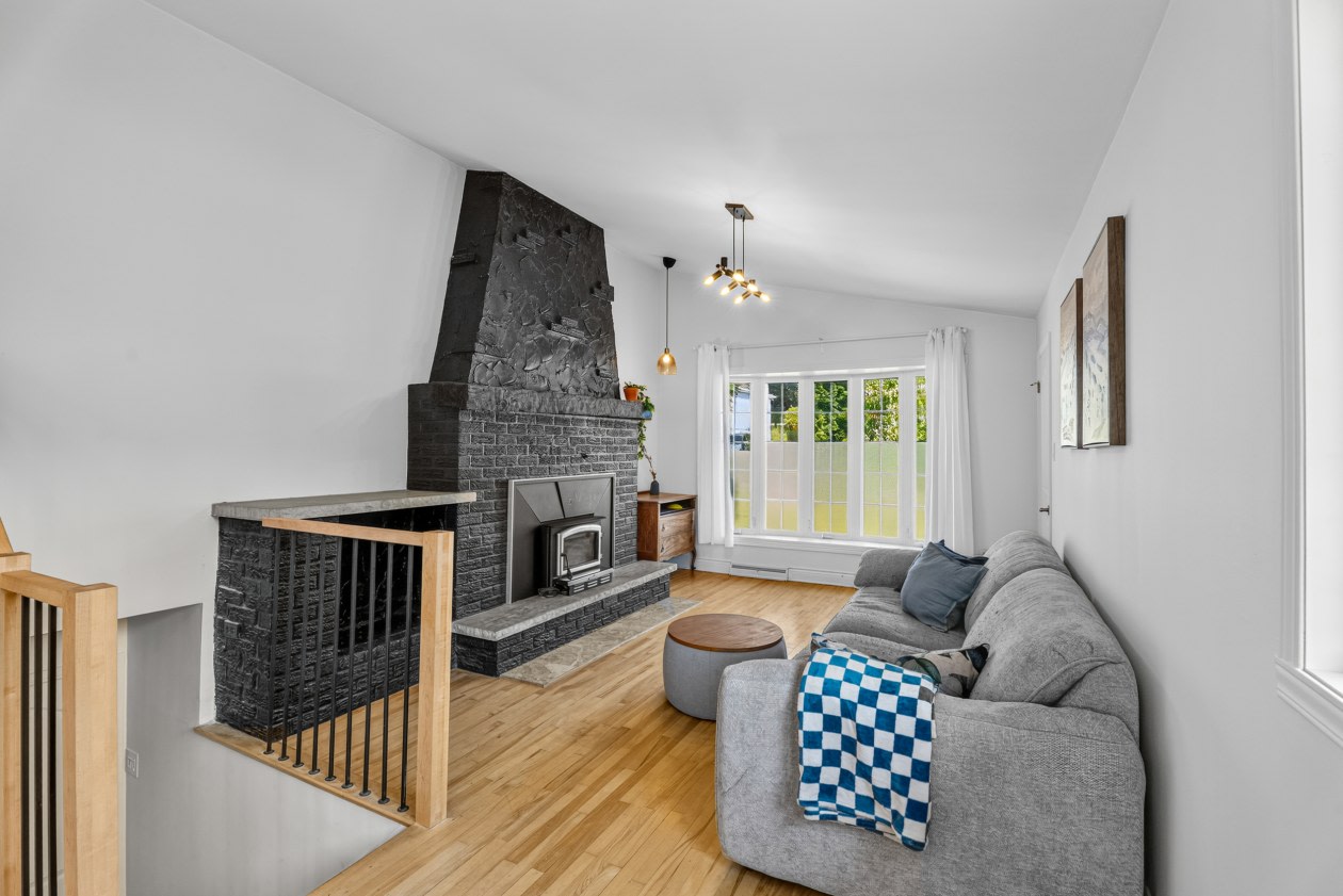 Salon — 49 Rue l'Auberivière, Laval, H7L 1B6, Laval