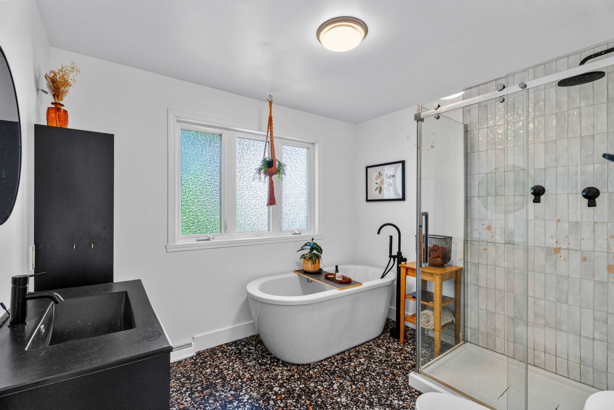Salle de bains — 49 Rue l'Auberivière, Laval, H7L 1B6, Laval