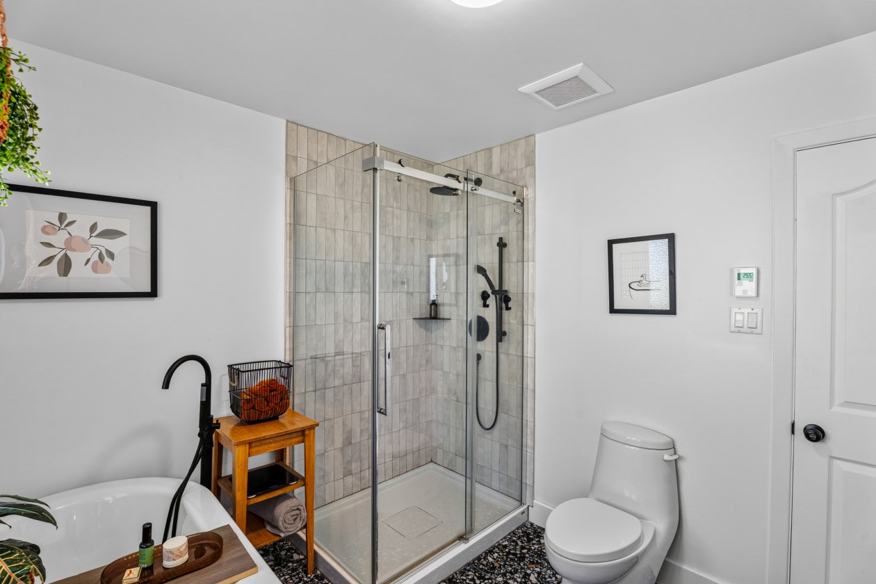 Salle de bains — 49 Rue l'Auberivière, Laval, H7L 1B6, Laval