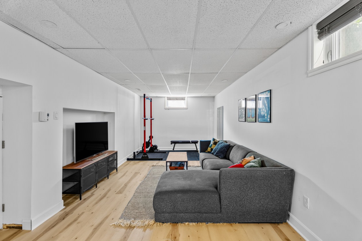 Salle familiale — 49 Rue l'Auberivière, Laval, H7L 1B6, Laval