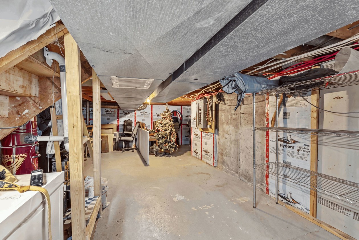 Rangement — 49 Rue l'Auberivière, Laval, H7L 1B6, Laval