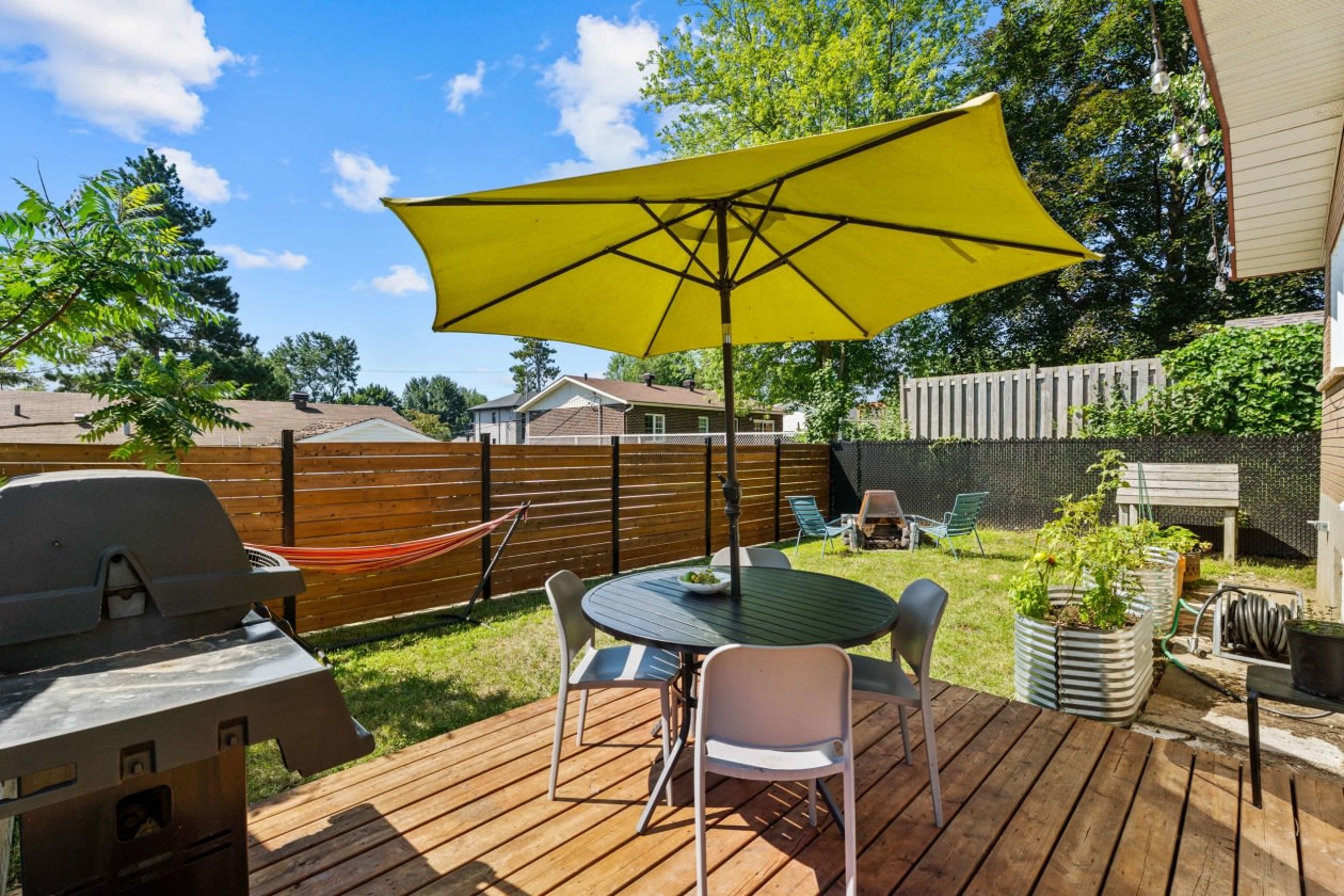 Cour — 49 Rue l'Auberivière, Laval, H7L 1B6, Laval