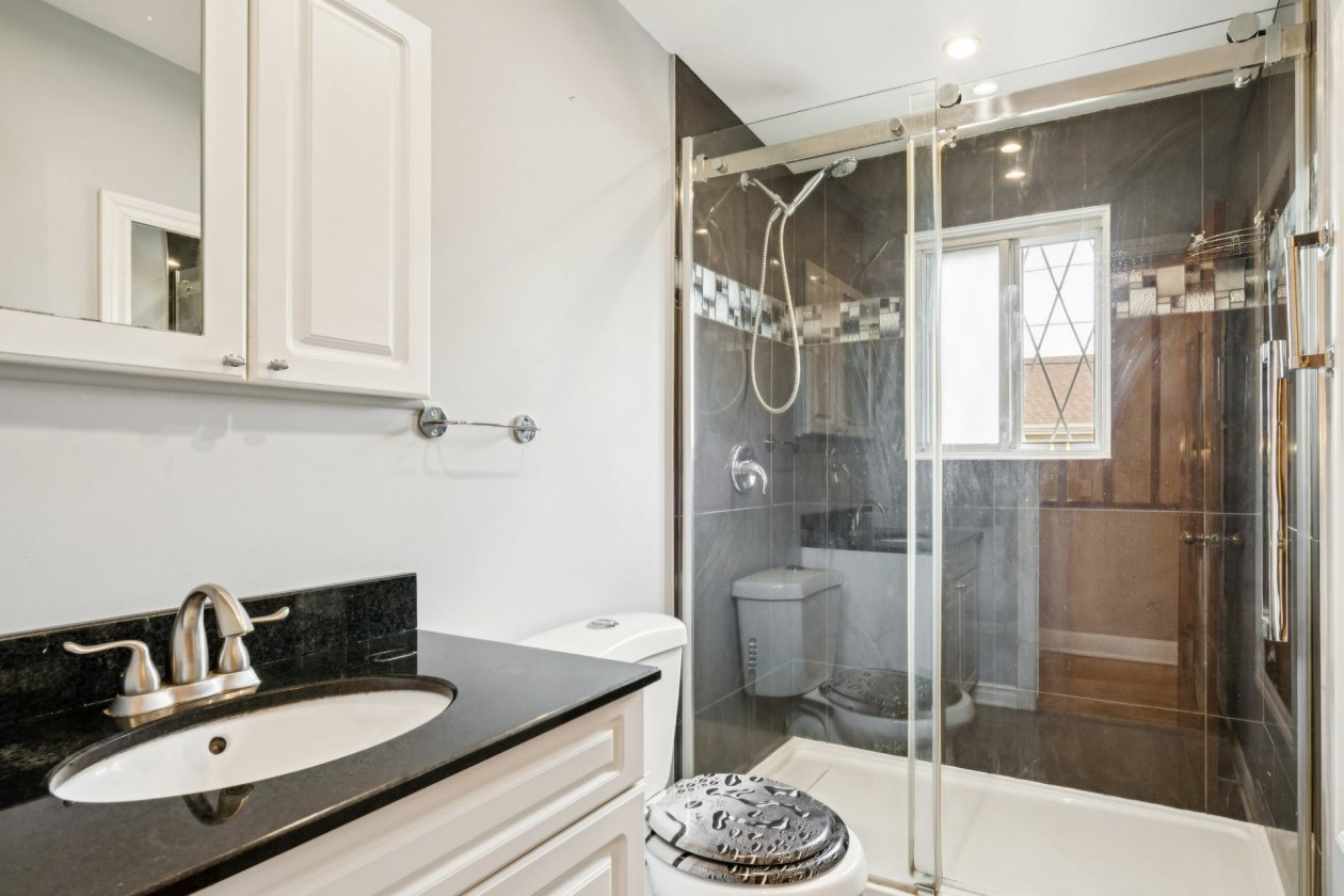 Salle de bains — 1929, Rue Gérard, Laval (Chomedey), H7T1N2, Laval (Chomedey)
