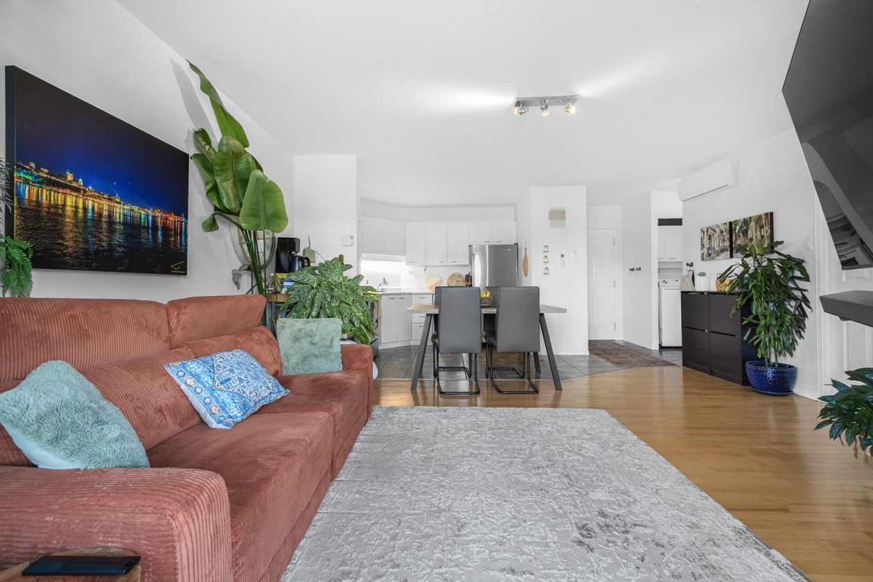 Salon — 4420 Rue Le Monelier, Québec