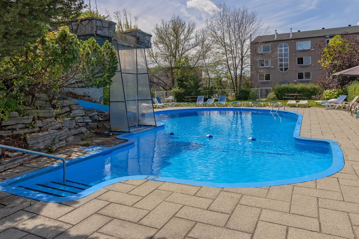 Piscine — 4420 Rue Le Monelier, Québec