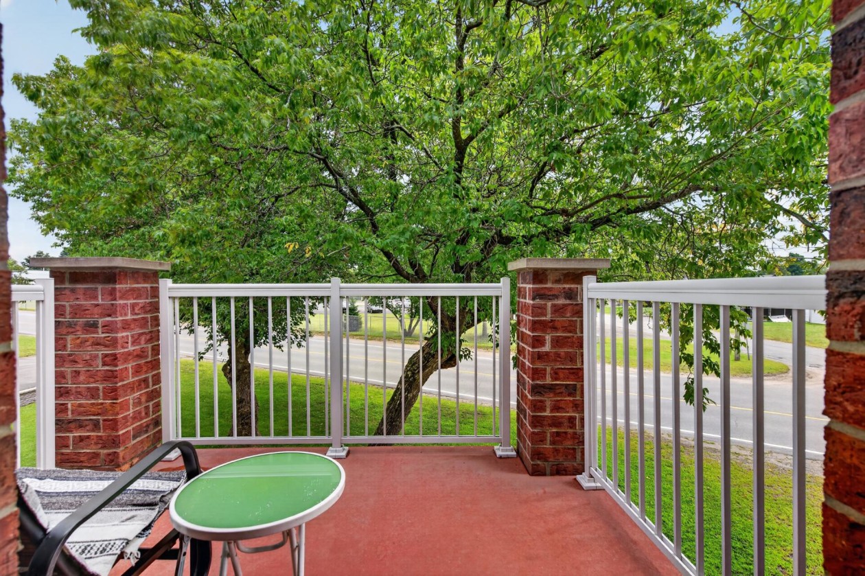 Terrasse — 141 - 143 Av. de St-Georges, Shawinigan