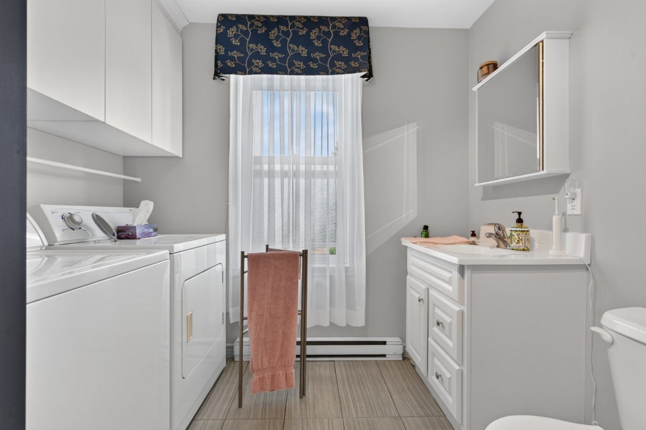 Salle de bains — 141 - 143 Av. de St-Georges, Shawinigan