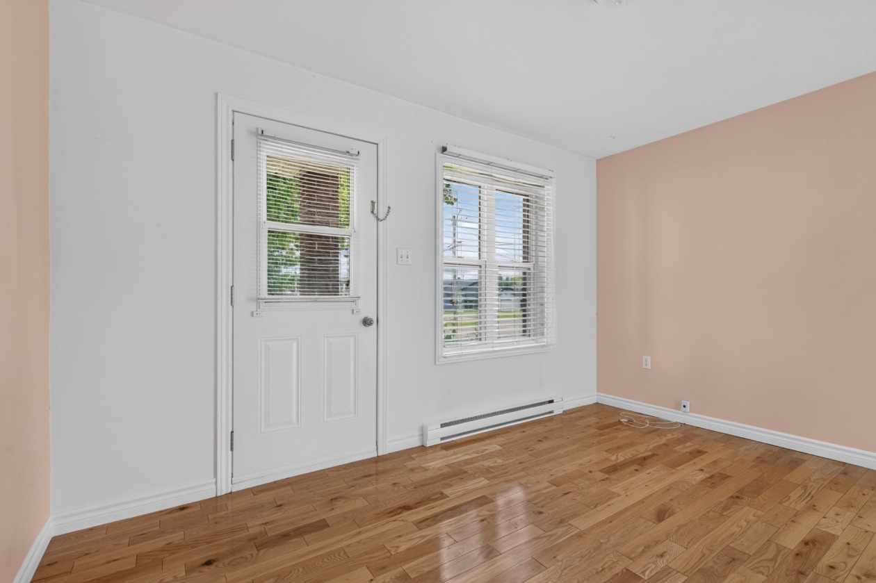 Salon — 141 - 143 Av. de St-Georges, Shawinigan