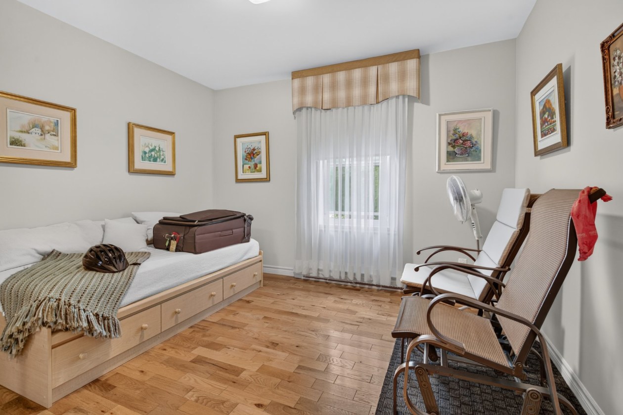 Chambre à coucher — 141 - 143 Av. de St-Georges, Shawinigan