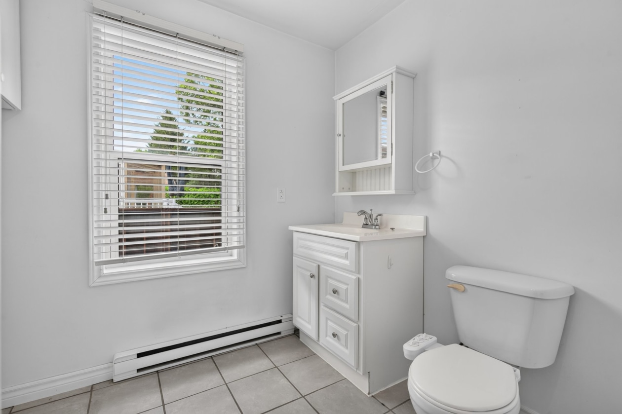Salle de bains — 141 - 143 Av. de St-Georges, Shawinigan