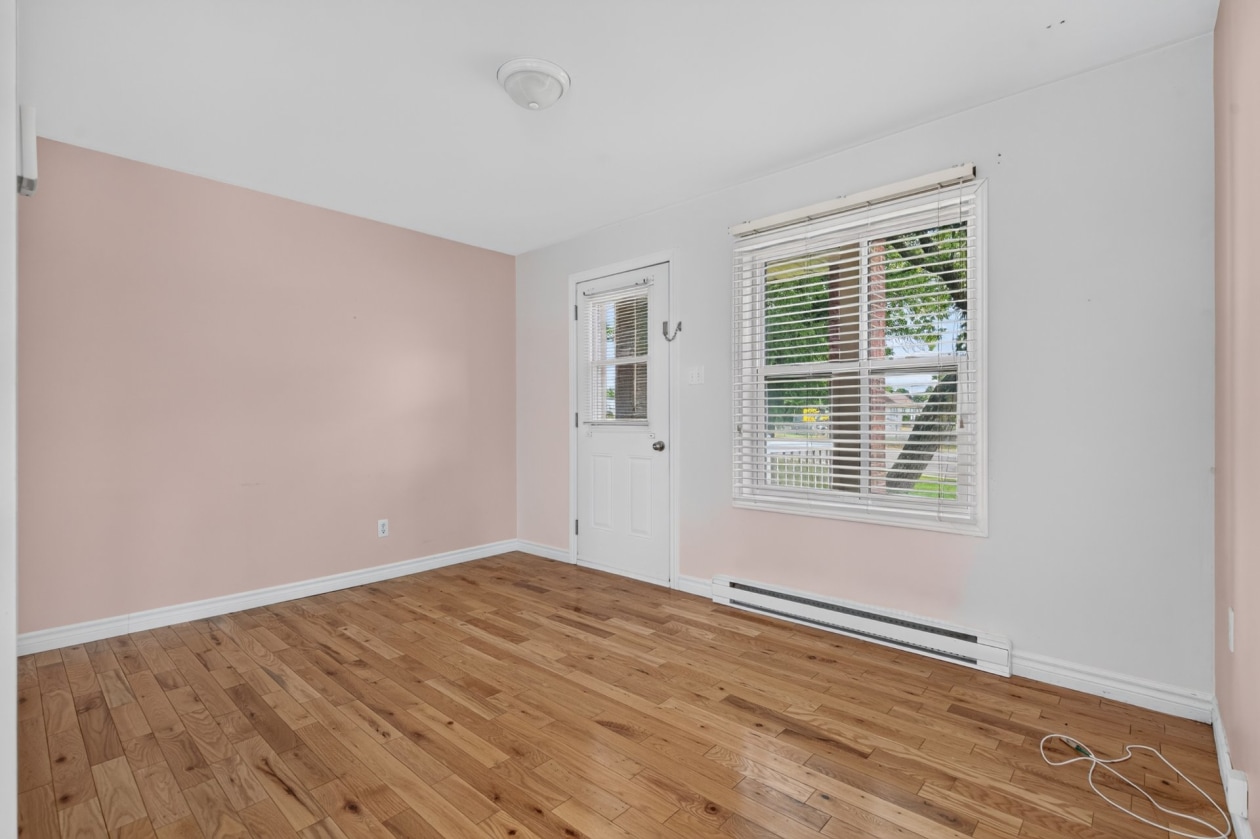 Salon — 141 - 143 Av. de St-Georges, Shawinigan