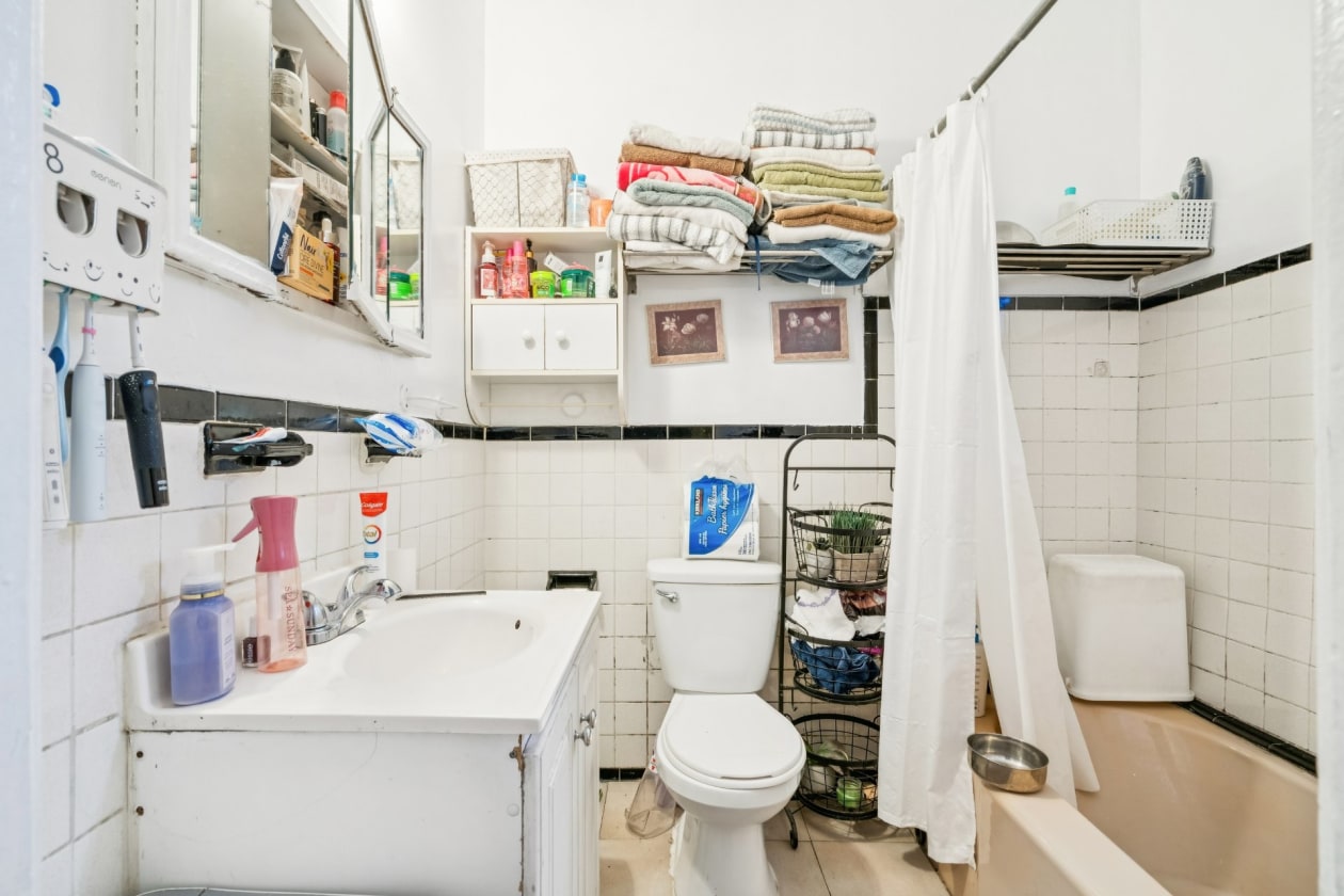Salle de bains — 7081 - 7081A Av. Musset, Montréal