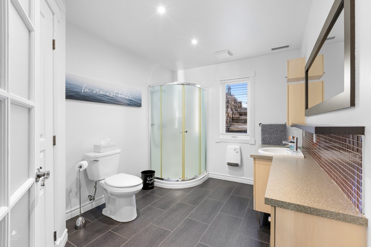 Salle de bains — 351 Rue Séguin, Québec