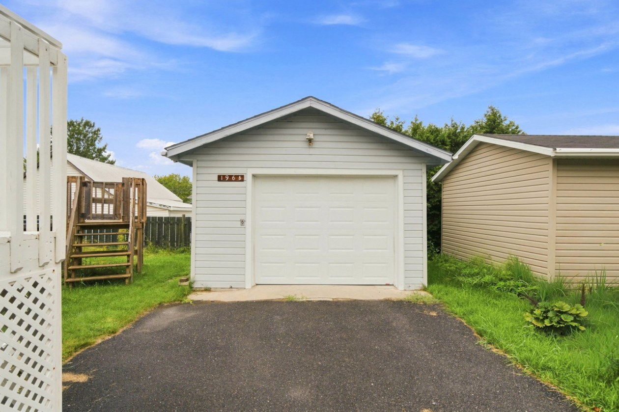 Garage — 2250, Rue St-Nicolas, Drummondville, J2B7A7, Drummondville