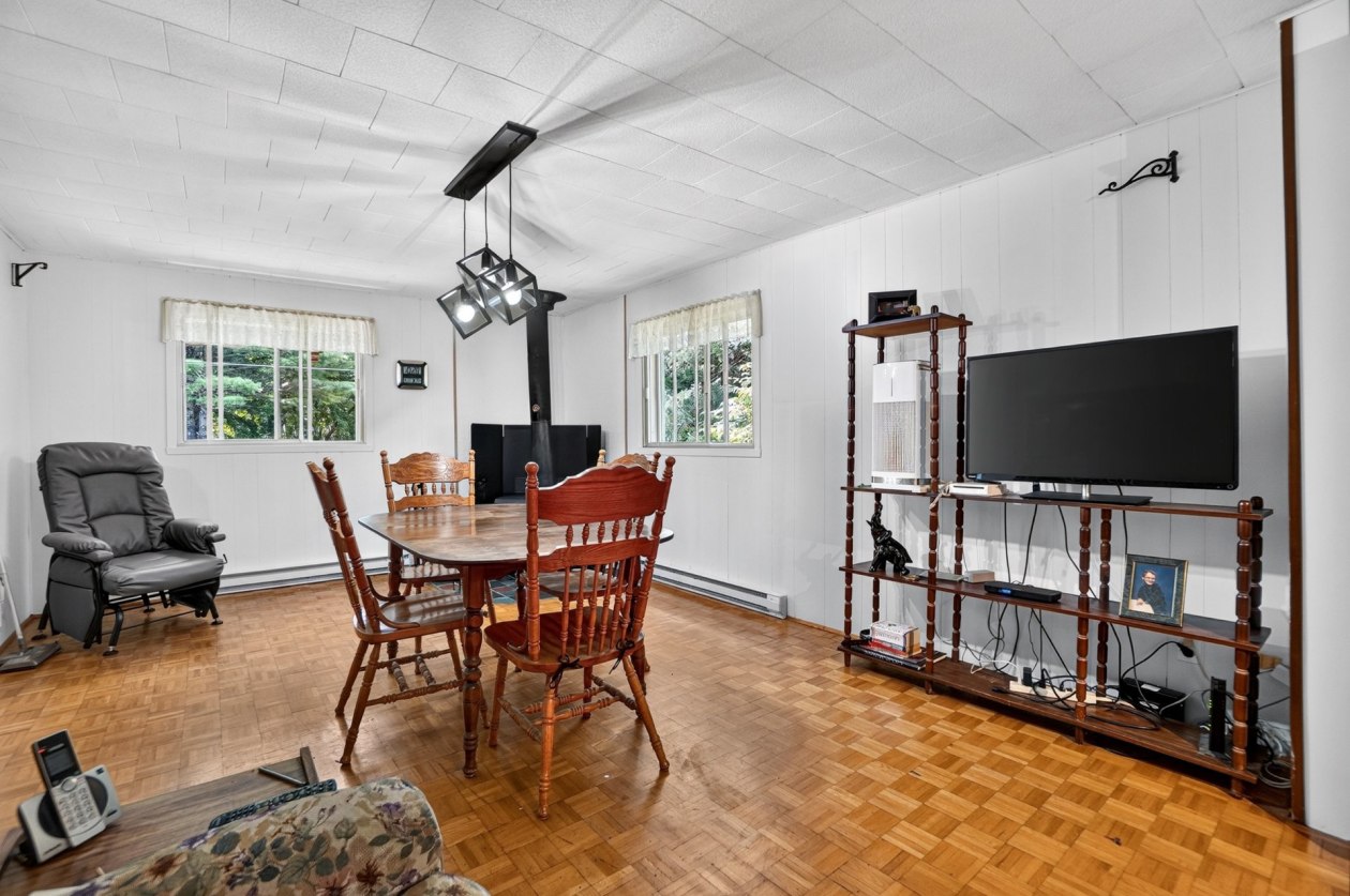 Salle à manger — 418 4e avenue de la Rivière-L'Assomption, Saint-Félix-de-Valois