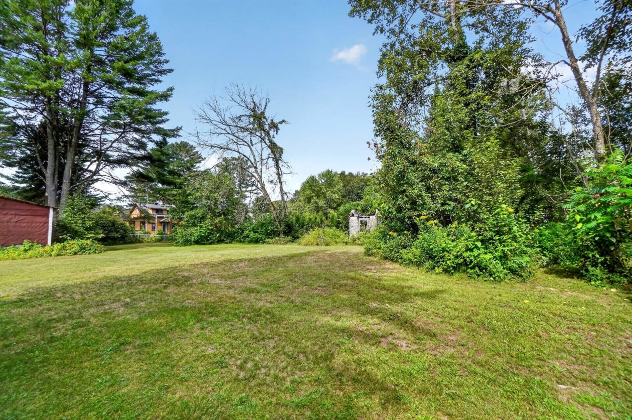 Cour — 418 4e avenue de la Rivière-L'Assomption, Saint-Félix-de-Valois
