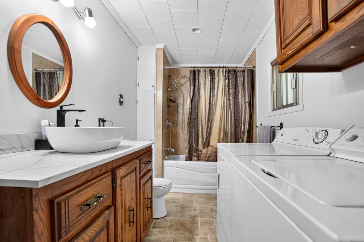 Salle de bains — 418 4e avenue de la Rivière-L'Assomption, Saint-Félix-de-Valois