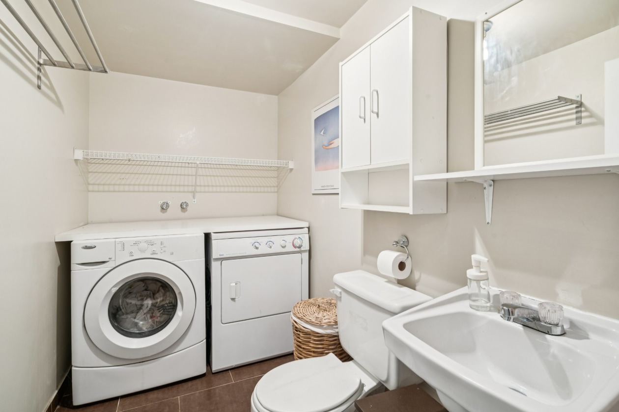 Salle de lavage — 5578, Rue Louis-Dumouchel, Montréal (Mercier/Hochelaga-Maisonneuve), H1K5G2, Montréal (Mercier/Hochelaga-Maisonneuve)