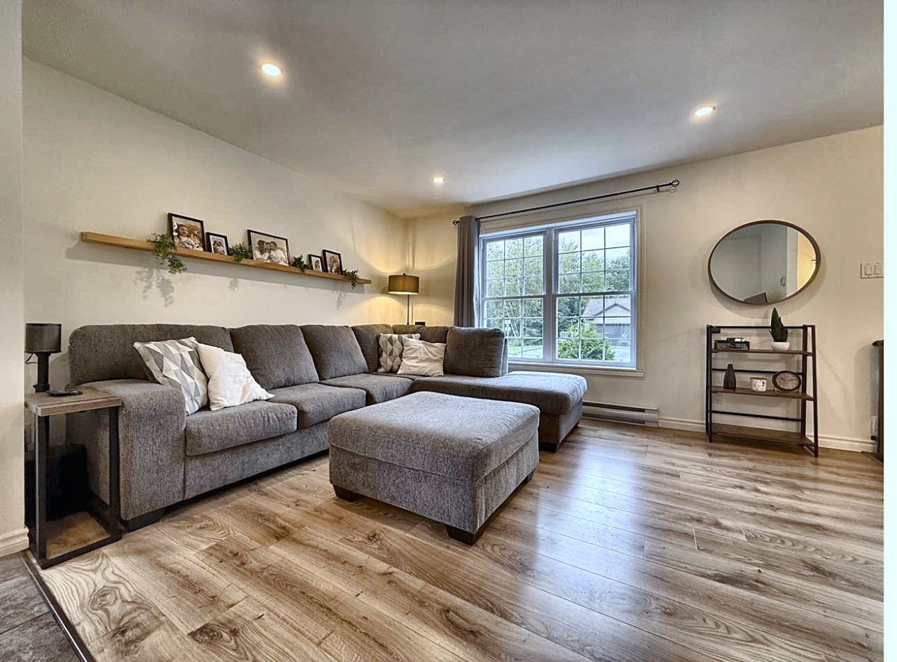 Salon — 8036 8e allée, Drummondville, J2A 2J5, Drummondville