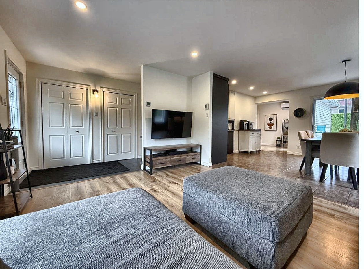 Salon — 8036 8e allée, Drummondville, J2A 2J5, Drummondville