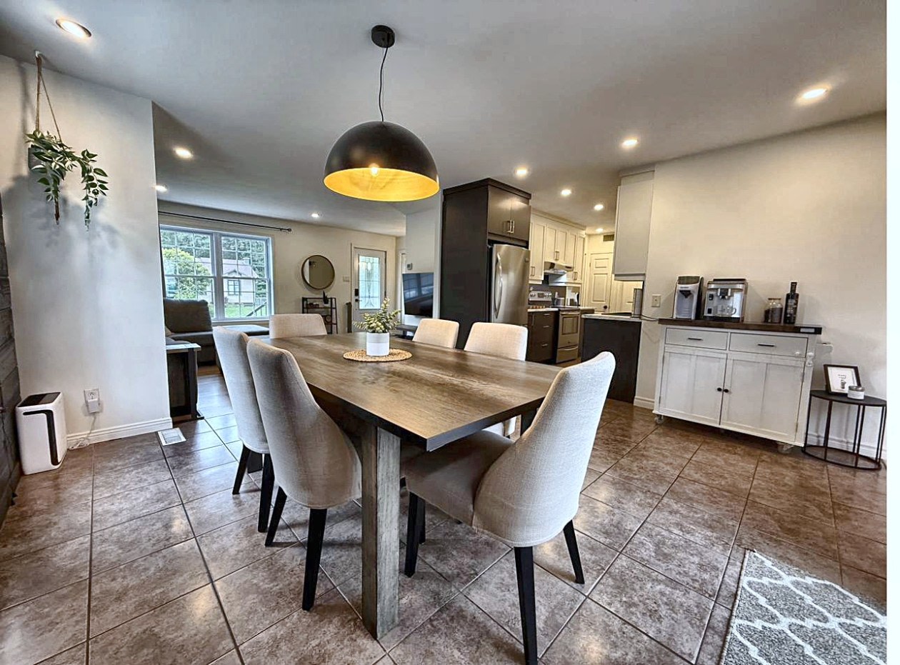 Salle à manger — 8036 8e allée, Drummondville, J2A 2J5, Drummondville