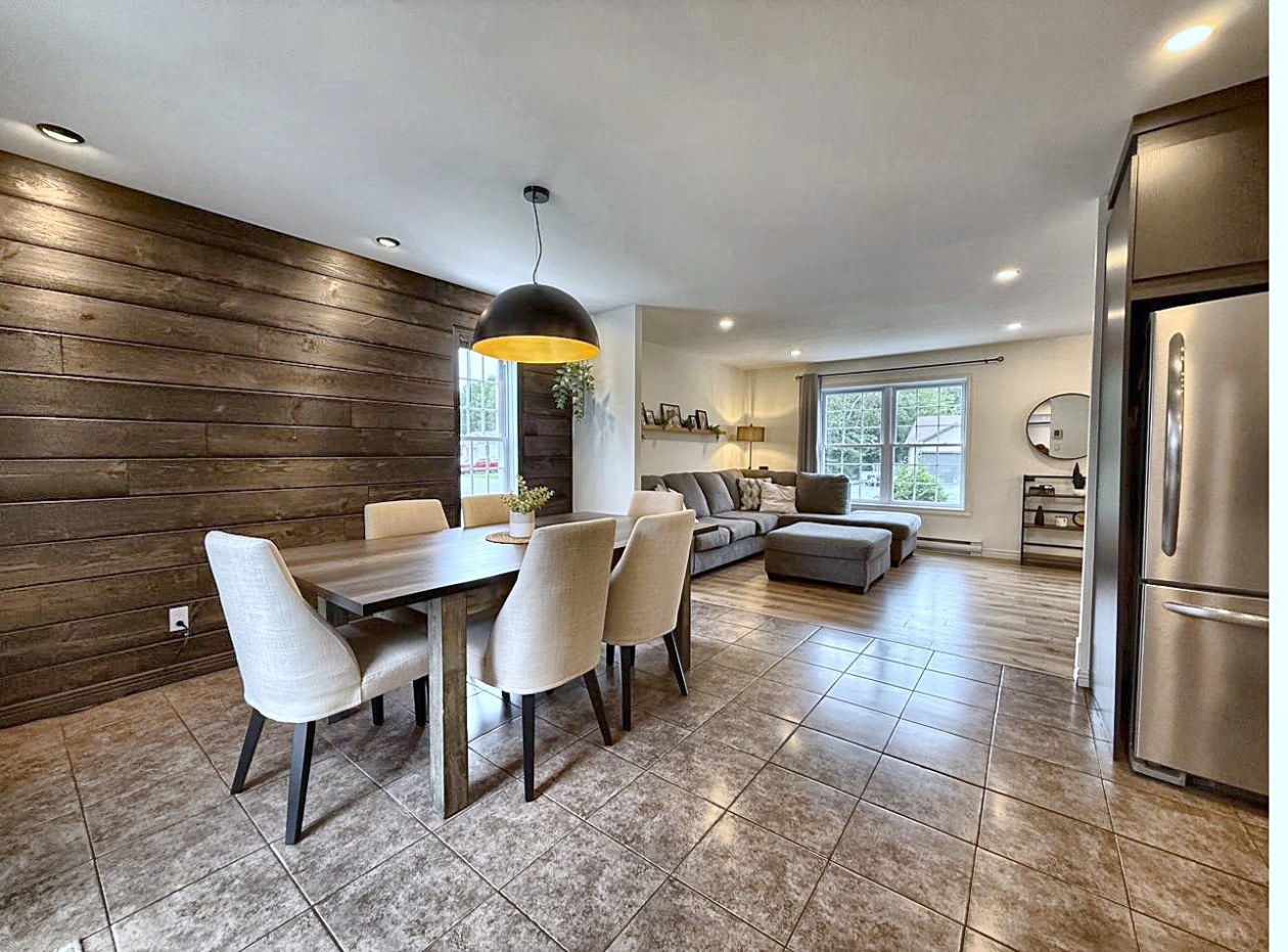 Salle à manger — 8036 8e allée, Drummondville, J2A 2J5, Drummondville