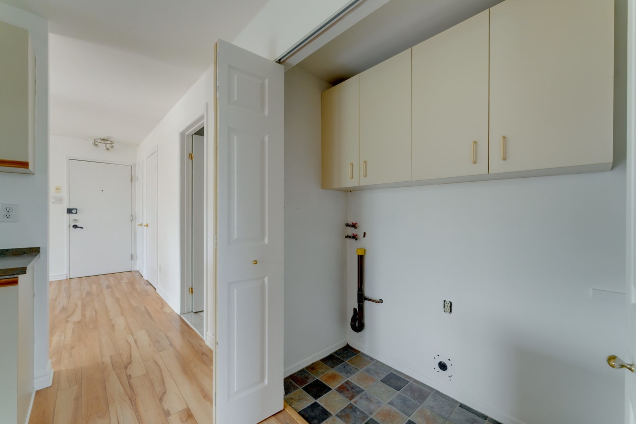 Salle de lavage — 2335, Boul. Gaétan-Boucher, 303, Longueuil (Saint-Hubert), J3Y8C4, Longueuil (Saint-Hubert)