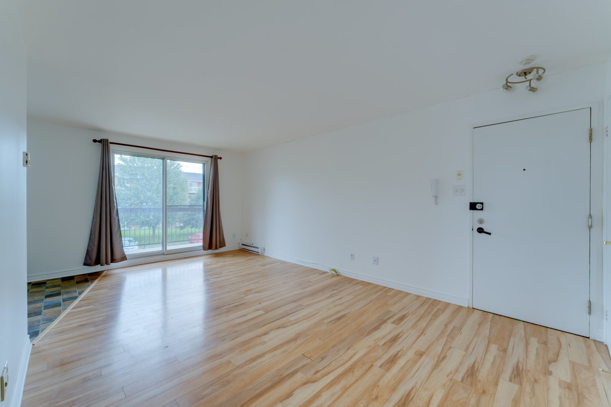 Salon — 2335, Boul. Gaétan-Boucher, 303, Longueuil (Saint-Hubert), J3Y8C4, Longueuil (Saint-Hubert)