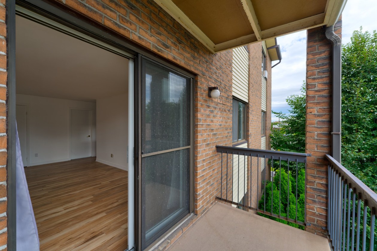 Balcon — 2335, Boul. Gaétan-Boucher, 303, Longueuil (Saint-Hubert), J3Y8C4, Longueuil (Saint-Hubert)