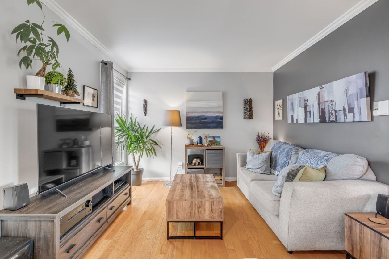 Salon — 2810, Carré des Argiles, Québec (Les Rivières), G2C1K2, Québec (Les Rivières)