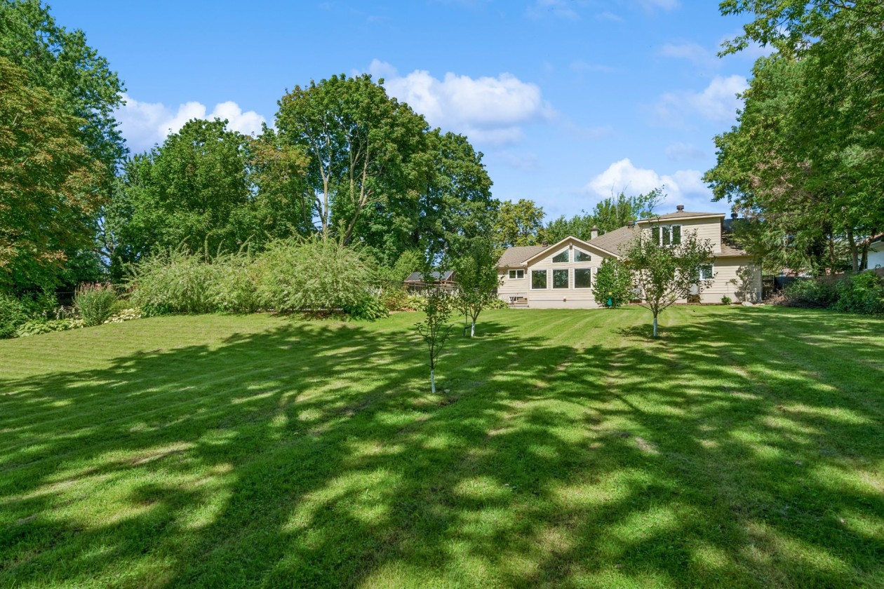 Cour — 112, Rue Sherbrooke, Beaconsfield, H9W1N4, Beaconsfield