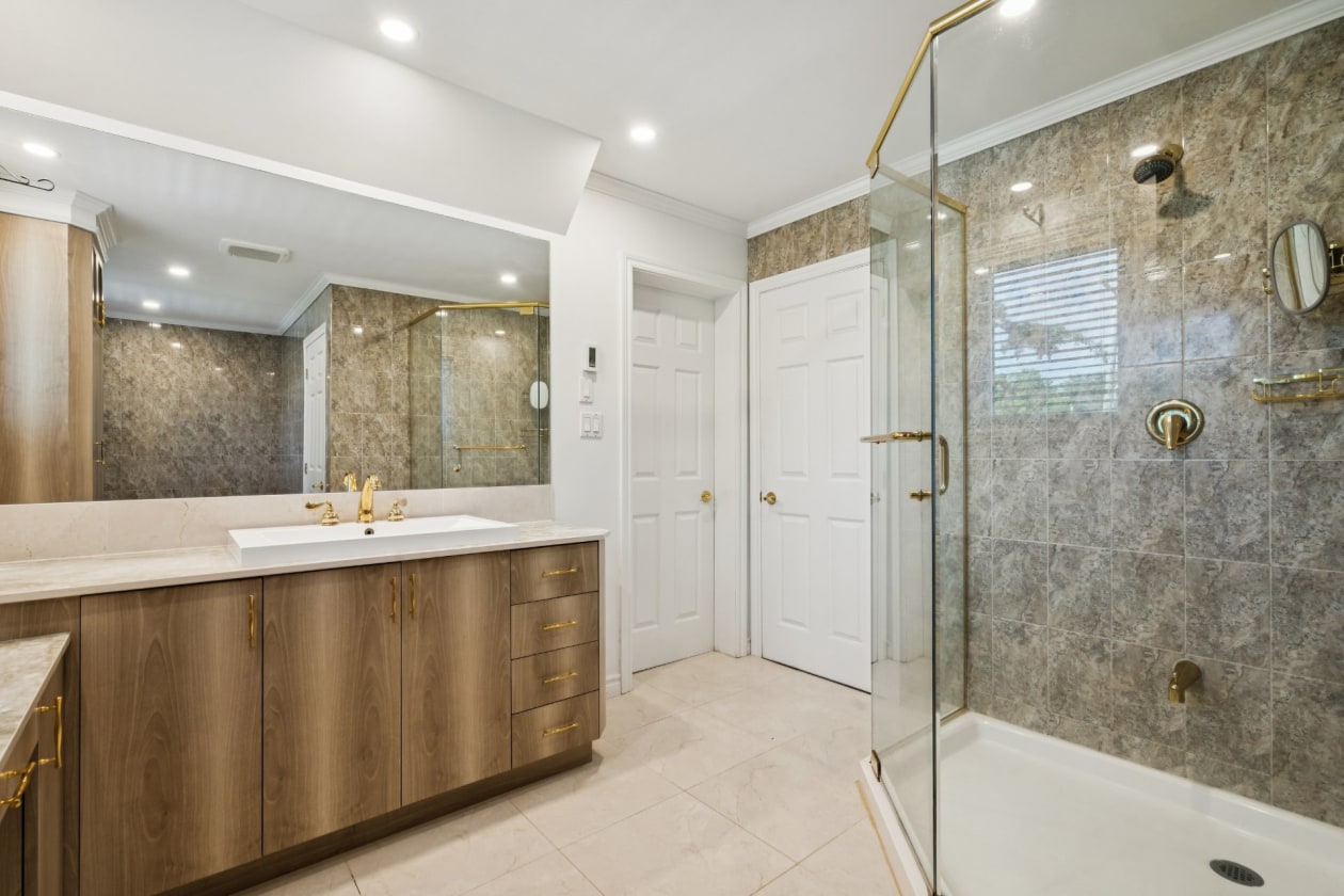 Salle de bains — 112, Rue Sherbrooke, Beaconsfield, H9W1N4, Beaconsfield