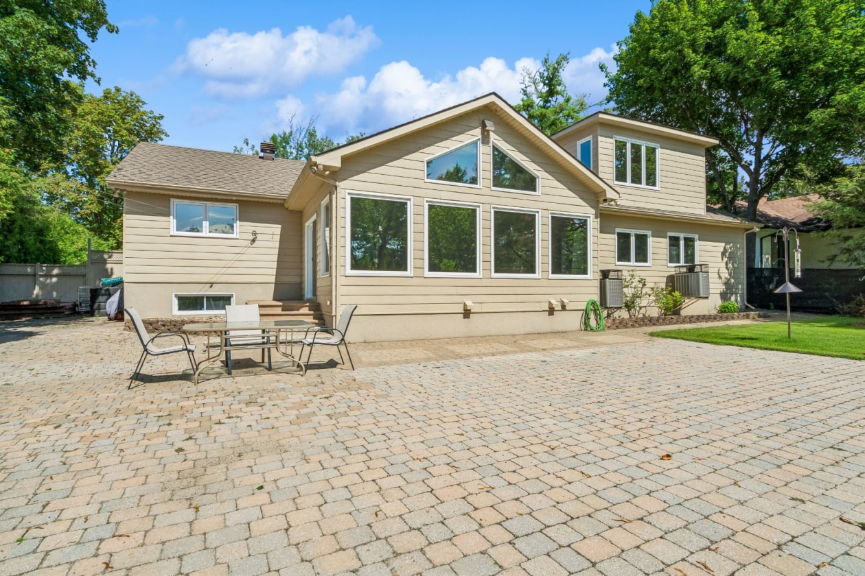 Cour — 112, Rue Sherbrooke, Beaconsfield, H9W1N4, Beaconsfield