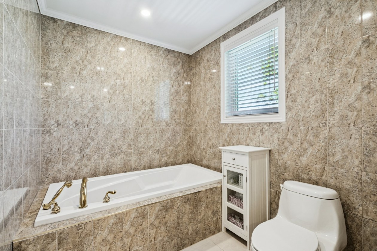 Salle de bains — 112, Rue Sherbrooke, Beaconsfield, H9W1N4, Beaconsfield
