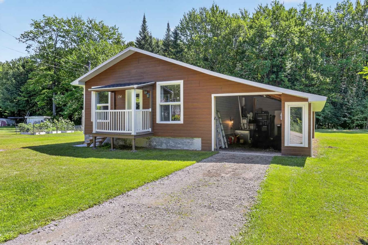 Garage — 54, Rue Jean, Saint-Étienne-des-Grès, G0X2P0, Saint-Étienne-des-Grès