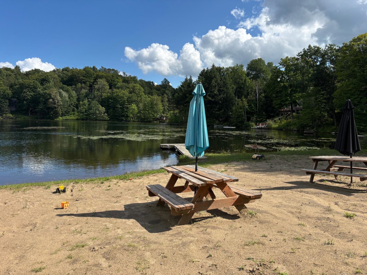 Accès au plan d'eau — Ch. Lobel, Brownsburg-Chatham