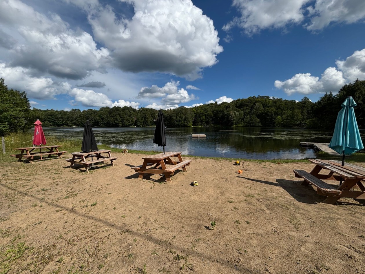 Accès au plan d'eau — Ch. Lobel, Brownsburg-Chatham