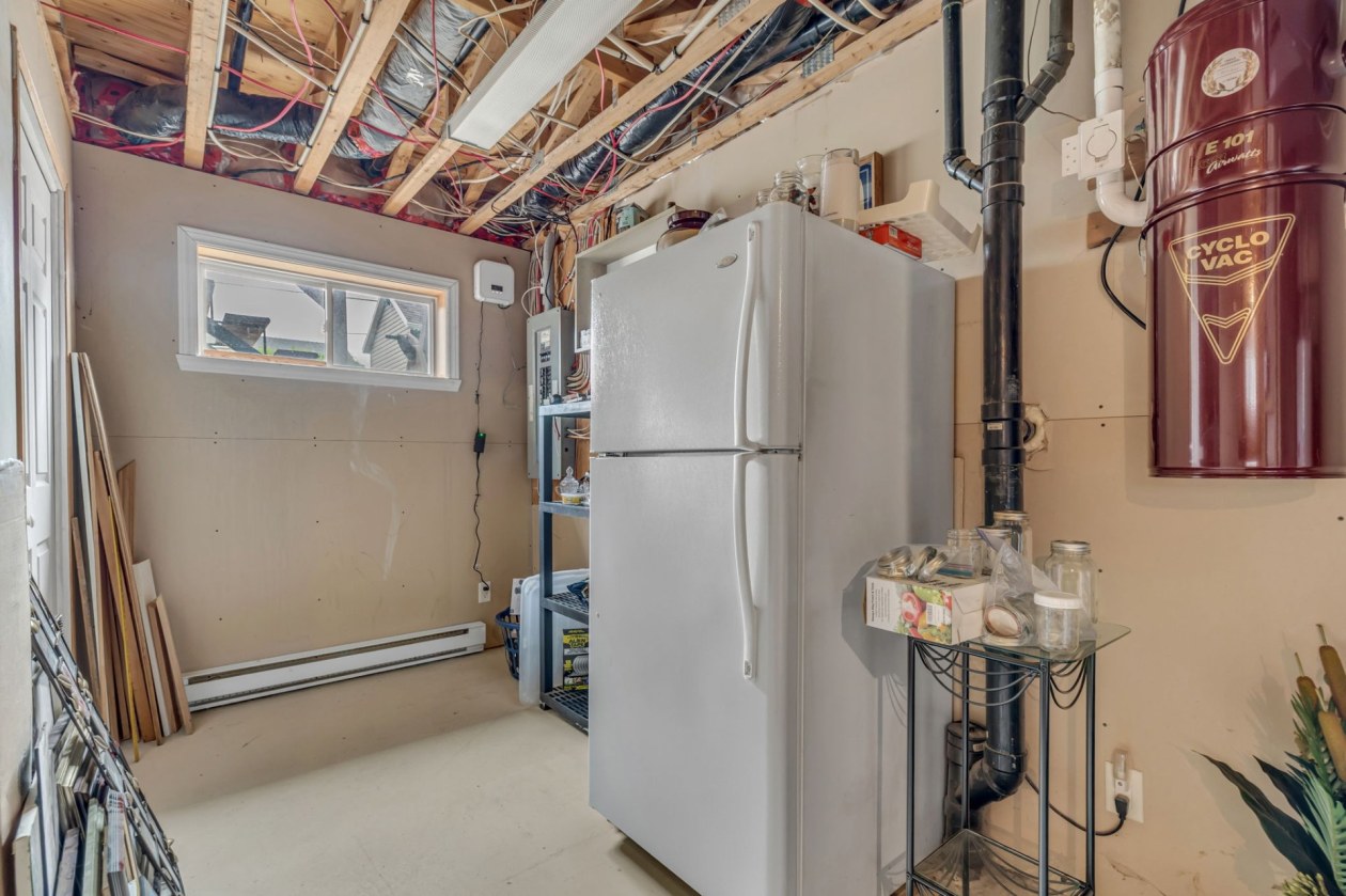 Rangement — 6519, Rue des Prismes, Québec (La Haute-Saint-Charles), G3E2E6, Québec (La Haute-Saint-Charles)