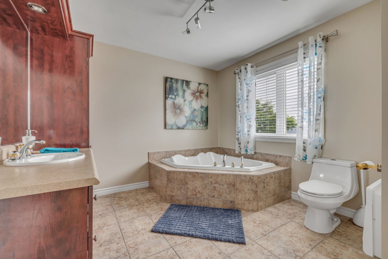Salle de bains — 6519, Rue des Prismes, Québec (La Haute-Saint-Charles), G3E2E6, Québec (La Haute-Saint-Charles)