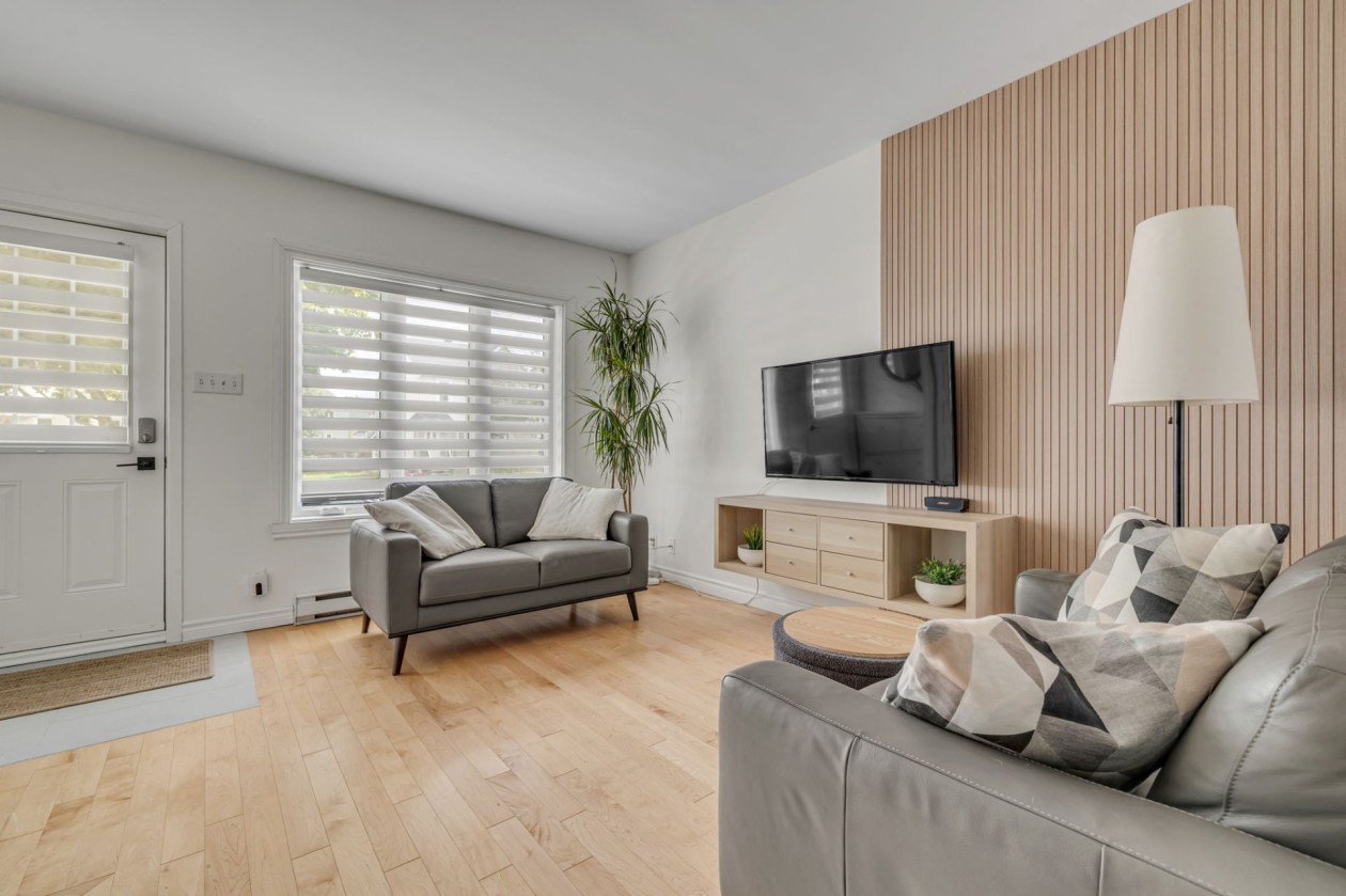 Salon — 2637, Rue du Gardénia, Québec (Les Rivières), G1M3P8, Québec (Les Rivières)