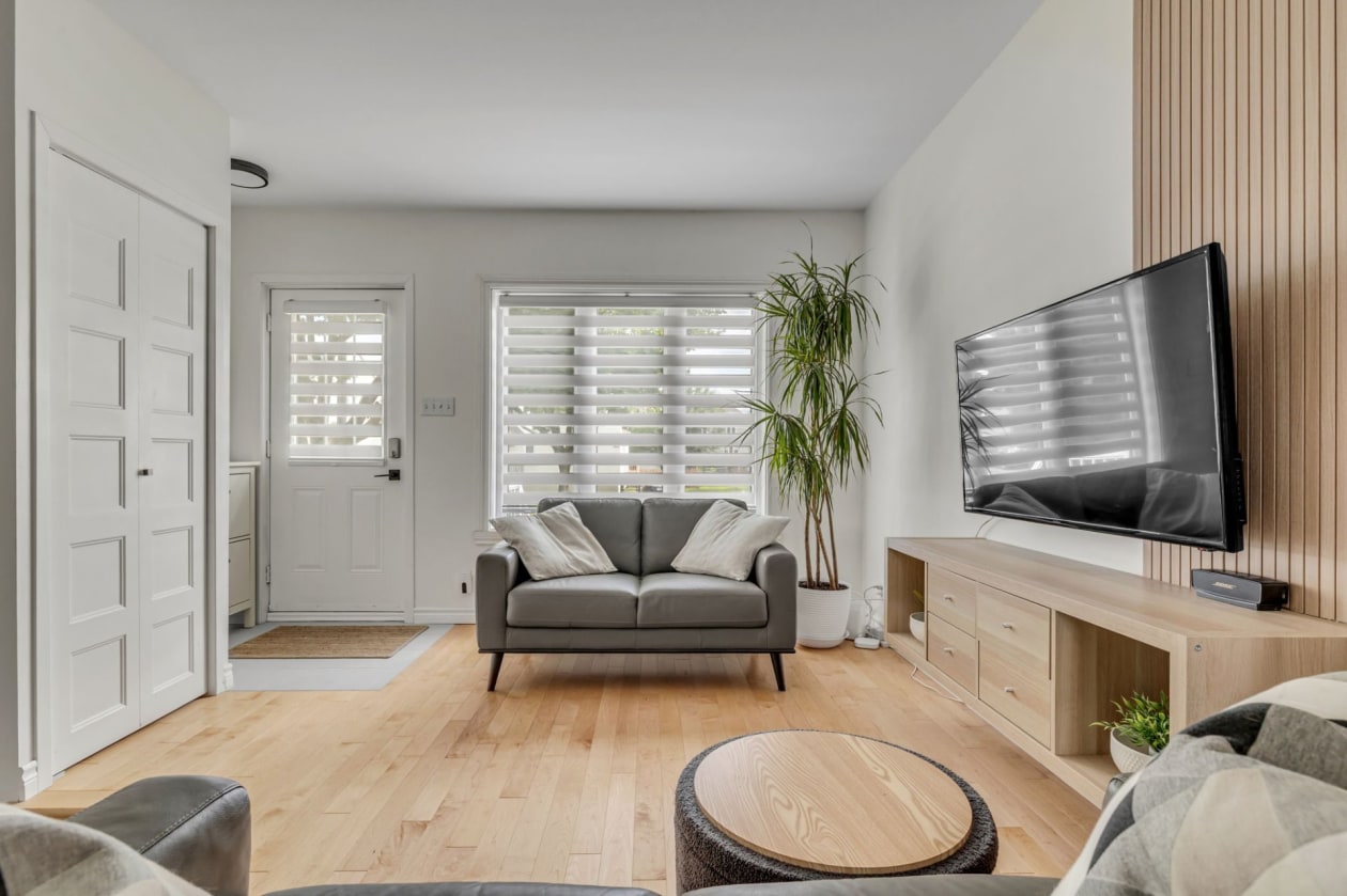 Salon — 2637, Rue du Gardénia, Québec (Les Rivières), G1M3P8, Québec (Les Rivières)