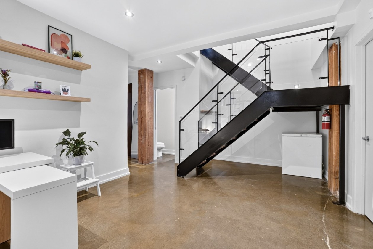 Bureau — 2037, Av. Aird, 108, Montréal (Mercier/Hochelaga-Maisonneuve), H1V2V9, Montréal (Mercier/Hochelaga-Maisonneuve)