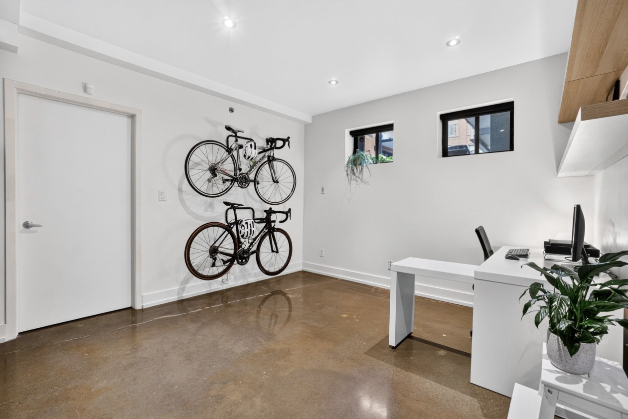 Bureau — 2037, Av. Aird, 108, Montréal (Mercier/Hochelaga-Maisonneuve), H1V2V9, Montréal (Mercier/Hochelaga-Maisonneuve)