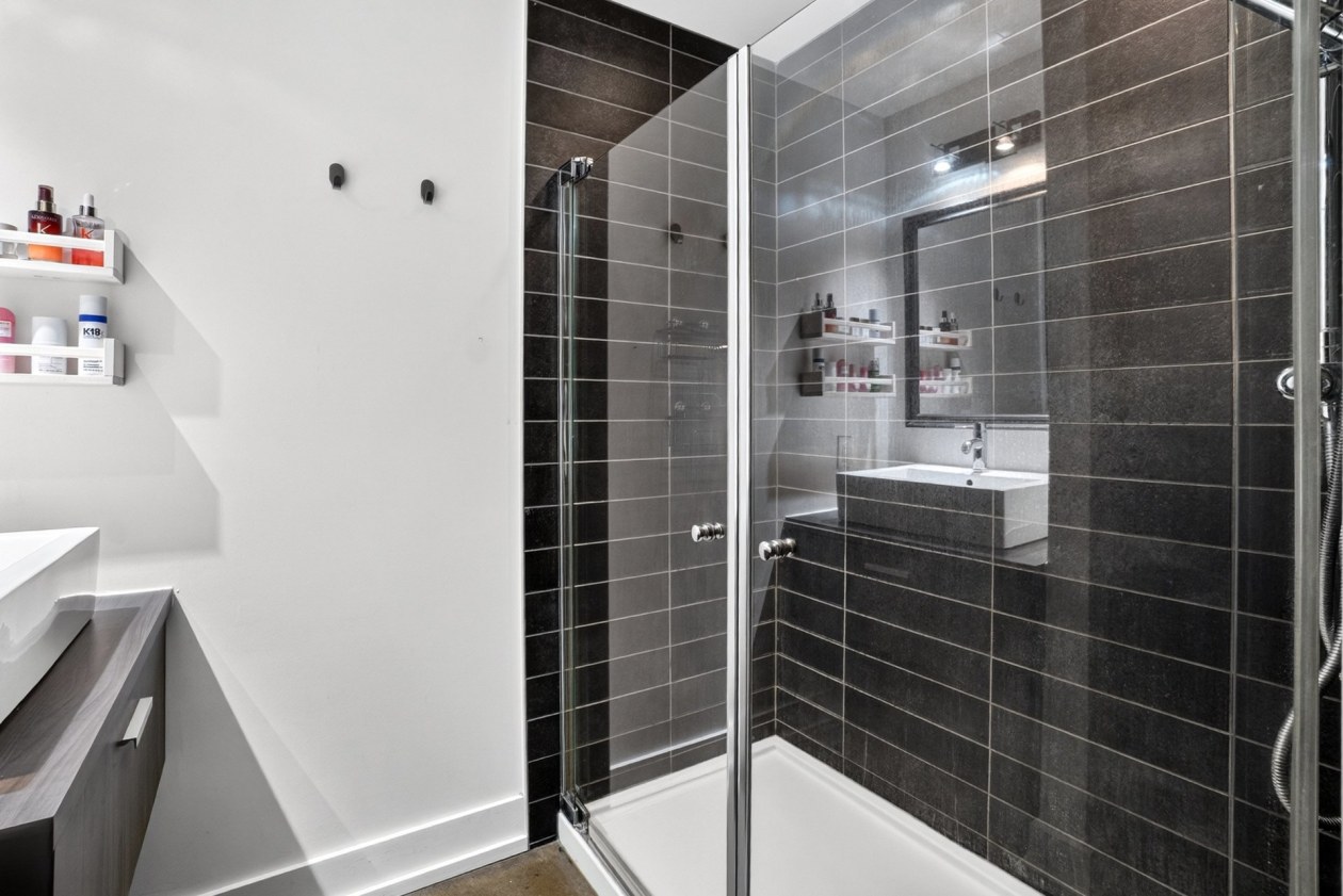 Salle de bains — 2037, Av. Aird, 108, Montréal (Mercier/Hochelaga-Maisonneuve), H1V2V9, Montréal (Mercier/Hochelaga-Maisonneuve)