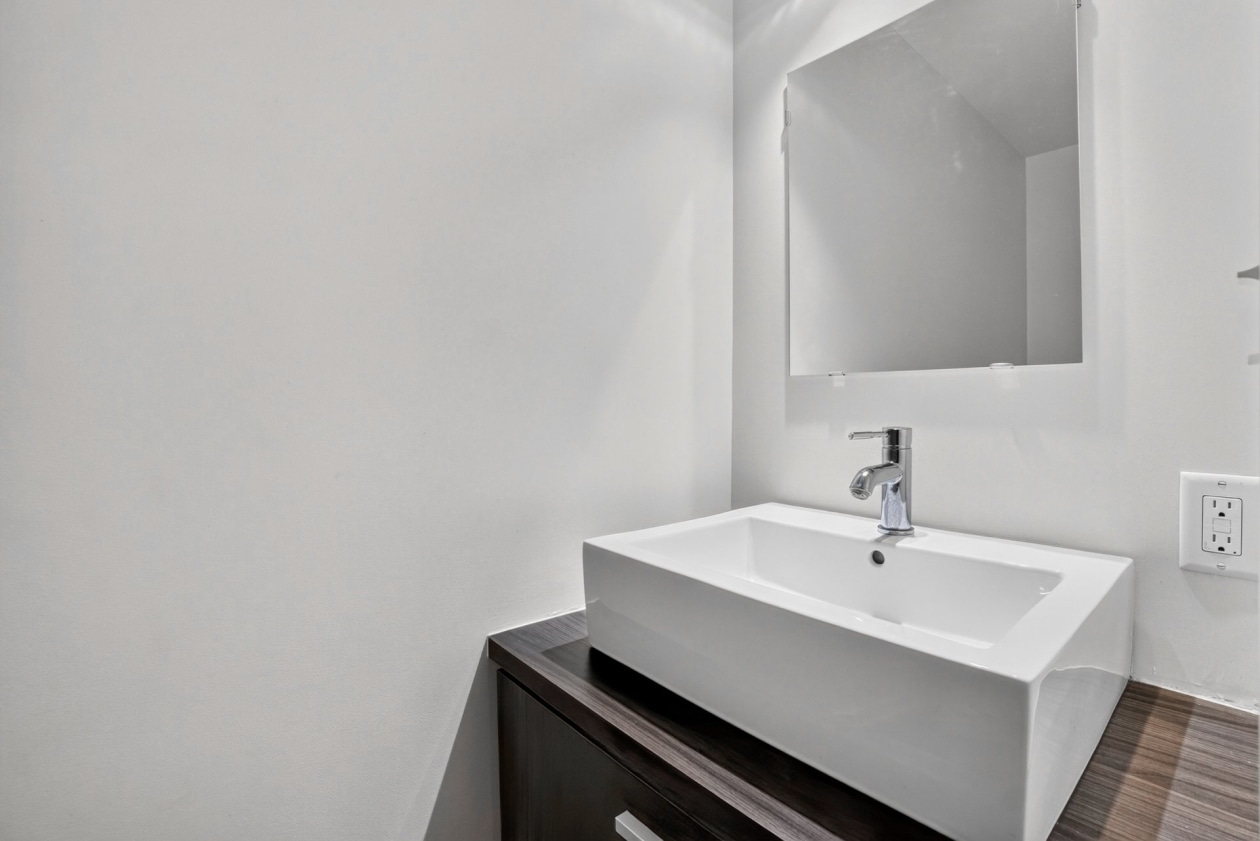 Salle d'eau — 2037, Av. Aird, 108, Montréal (Mercier/Hochelaga-Maisonneuve), H1V2V9, Montréal (Mercier/Hochelaga-Maisonneuve)