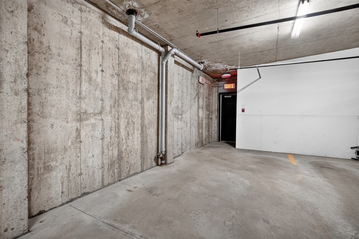 Garage — 2037, Av. Aird, 108, Montréal (Mercier/Hochelaga-Maisonneuve), H1V2V9, Montréal (Mercier/Hochelaga-Maisonneuve)